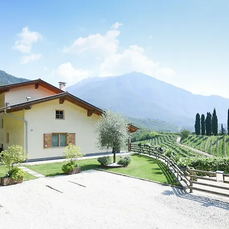 مزرعة للإقامة Agritur Casteller ترينتو